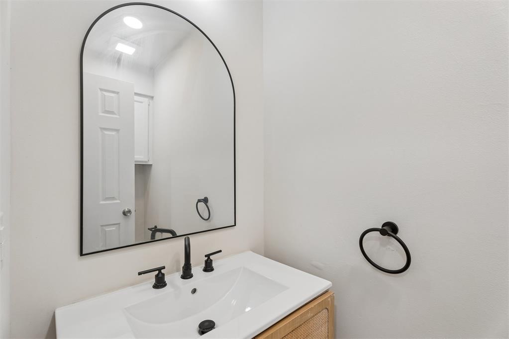 7010 Lakeshore Drive Property Photo 12