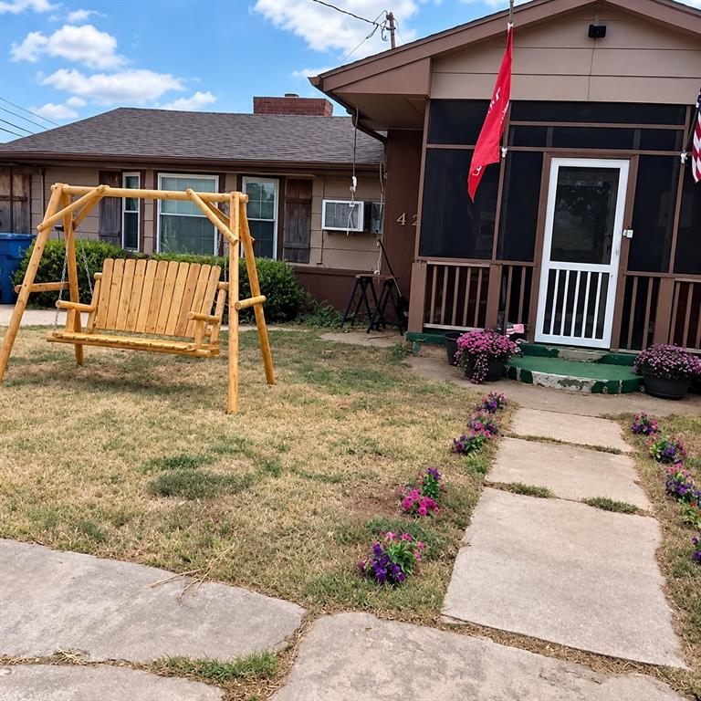 420 W 8th Street Property Photo 1