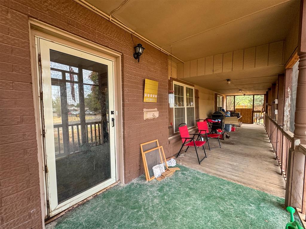 420 W 8th Street Property Photo 3