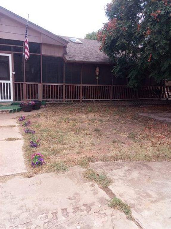 420 W 8th Street Property Photo 7