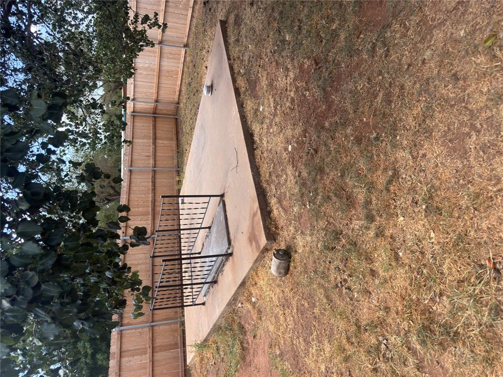 420 W 8th Street Property Photo 21