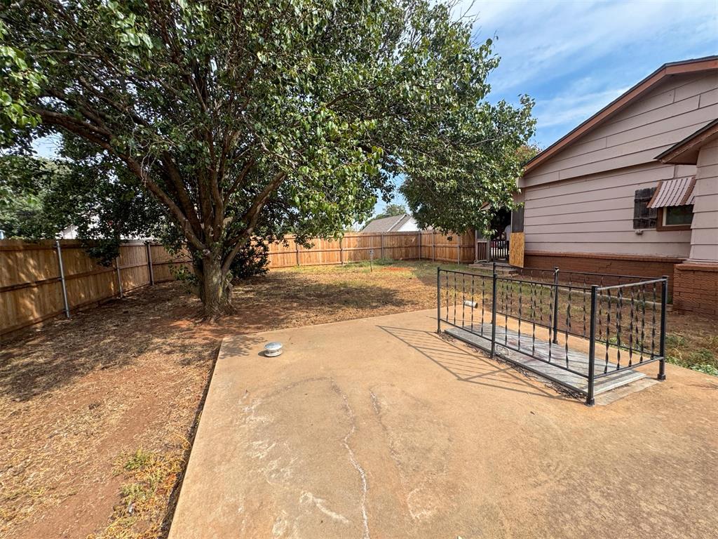 420 W 8th Street Property Photo 27