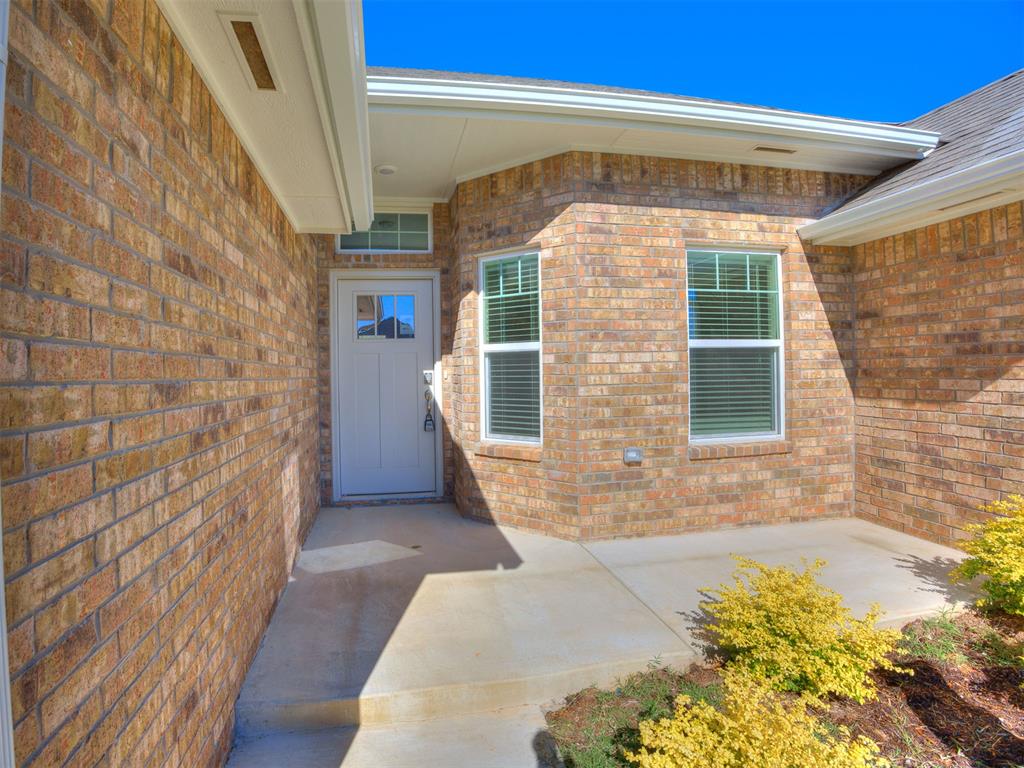 2917 Kingswood Drive Property Photo 2