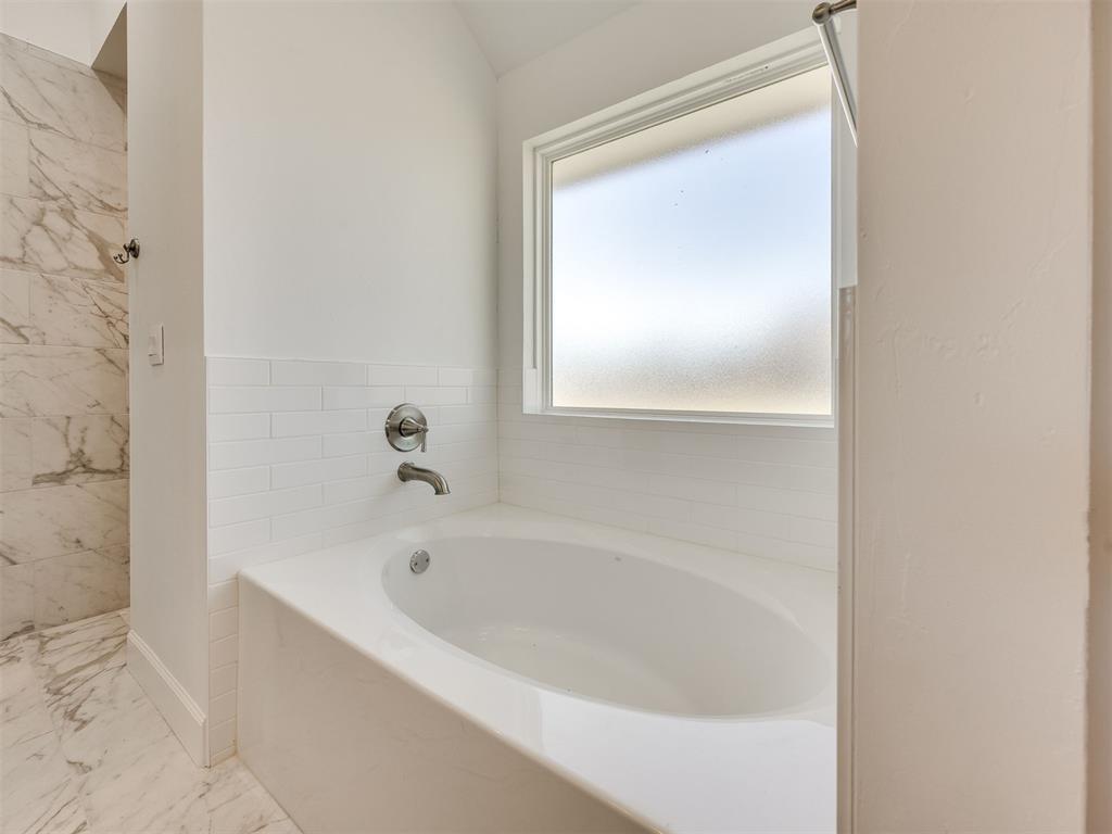 2917 Kingswood Drive Property Photo 16