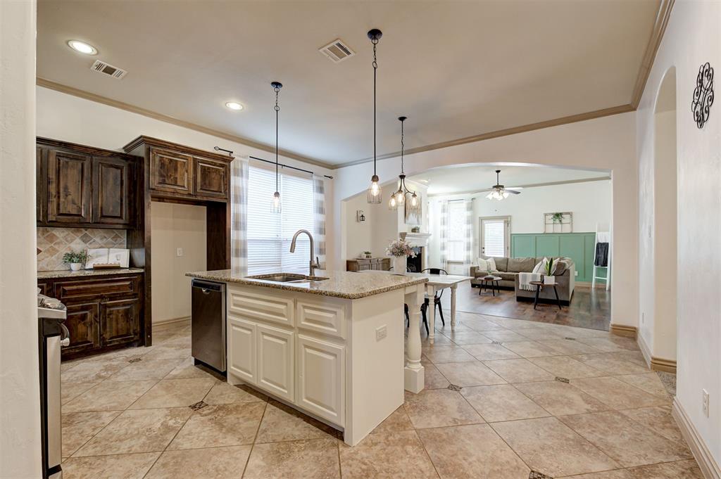 8104 Nw 159th Street Property Photo 5