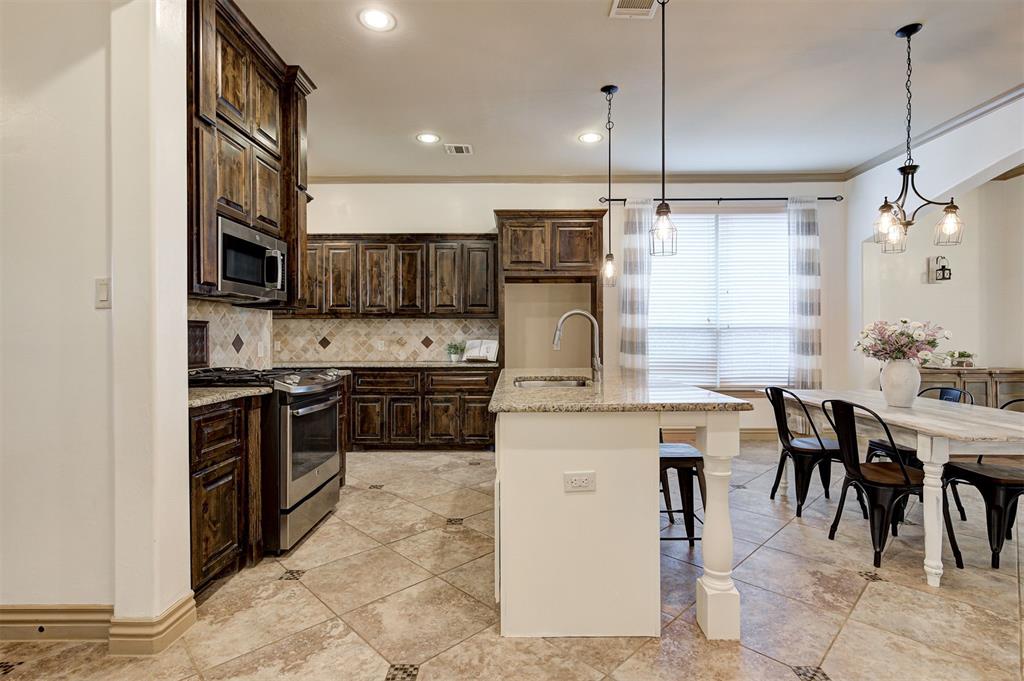8104 Nw 159th Street Property Photo 6