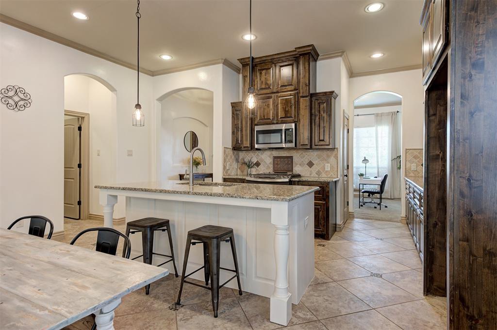 8104 Nw 159th Street Property Photo 9