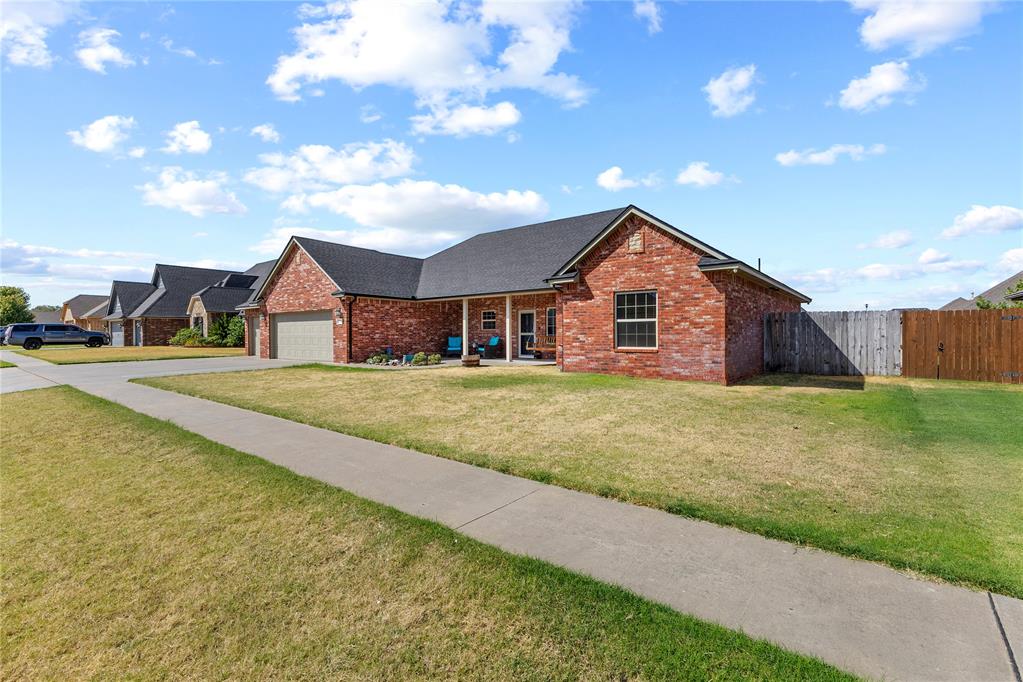 2209 Pinnacle Drive Property Photo 2