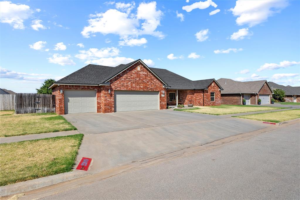 2209 Pinnacle Drive Property Photo 3