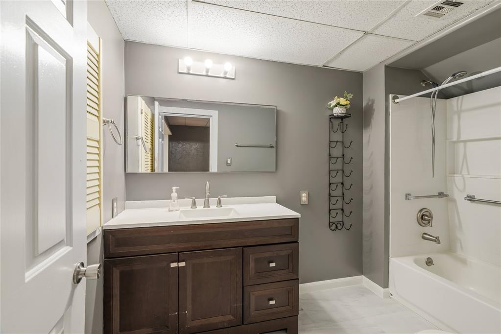 301 N Wikoff Avenue Property Photo 18