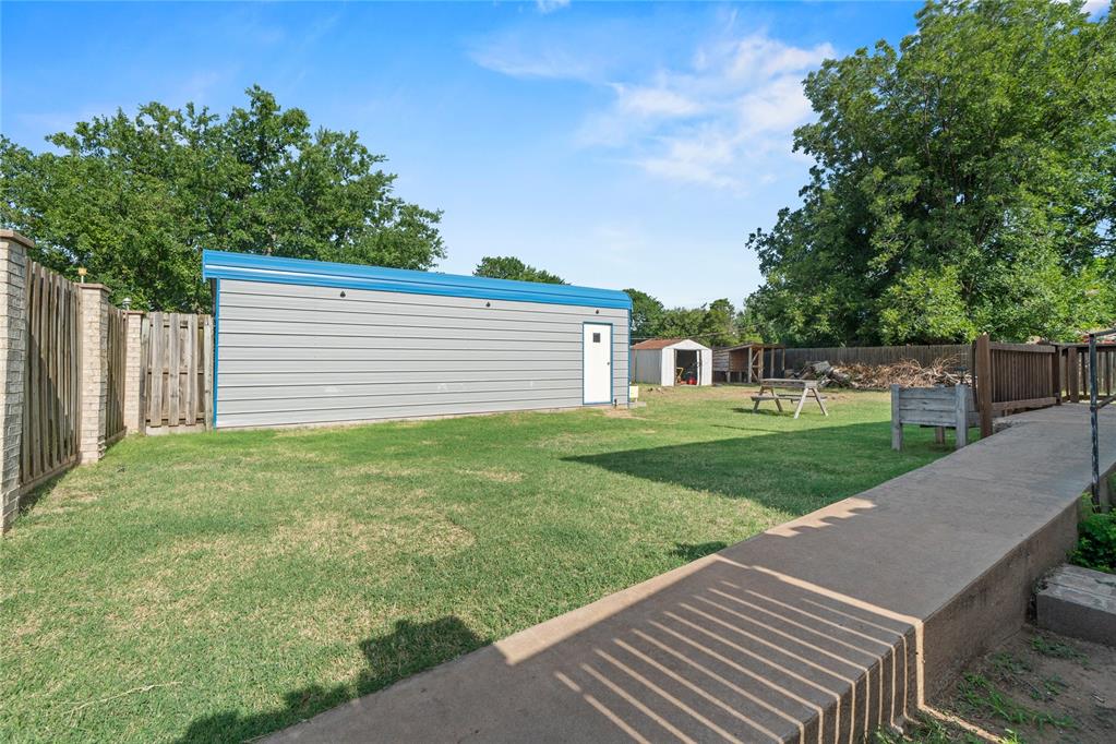 301 N Wikoff Avenue Property Photo 35
