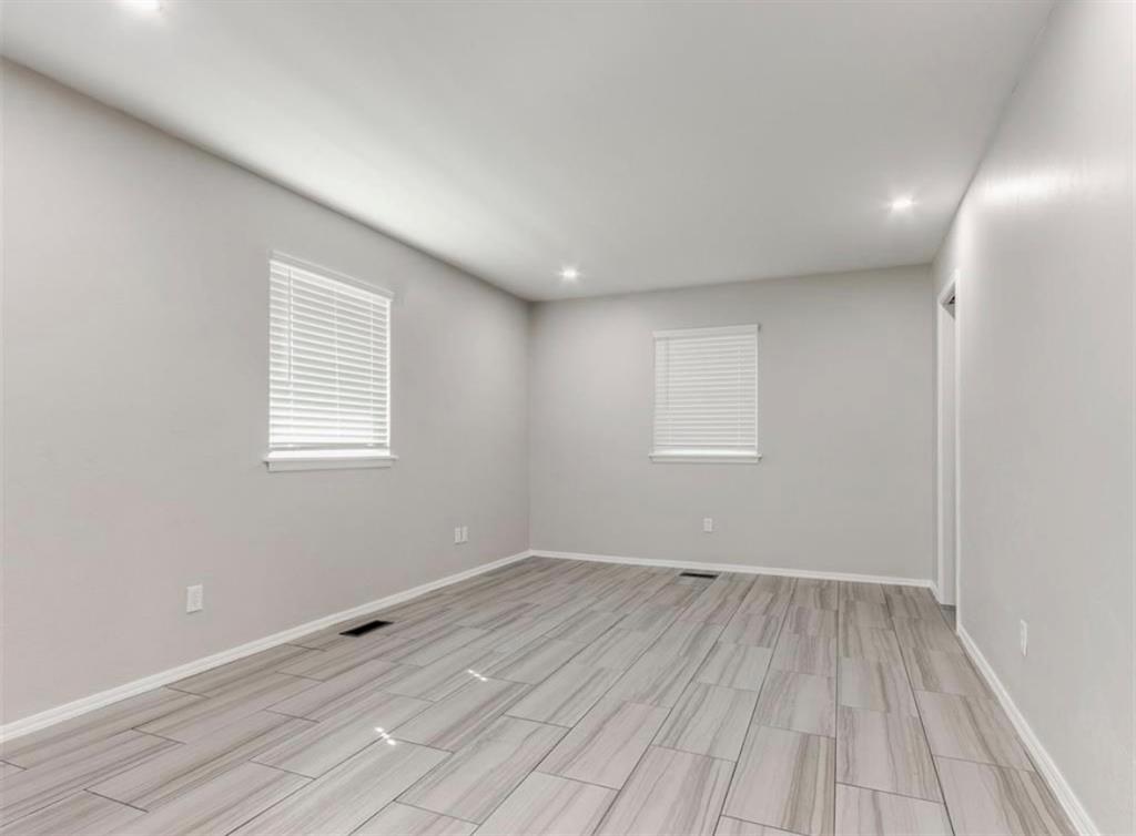 7008 N Comanche Avenue Property Photo 11