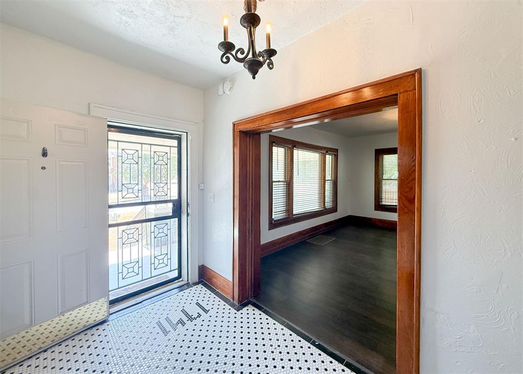 1741 W Park Place Property Photo 4