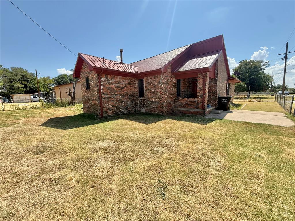 134 S Grand Avenue Property Photo 1
