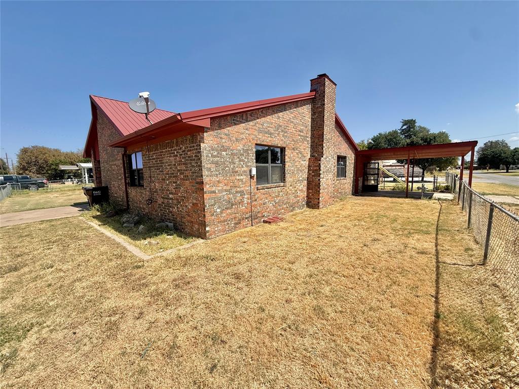 134 S Grand Avenue Property Photo 2
