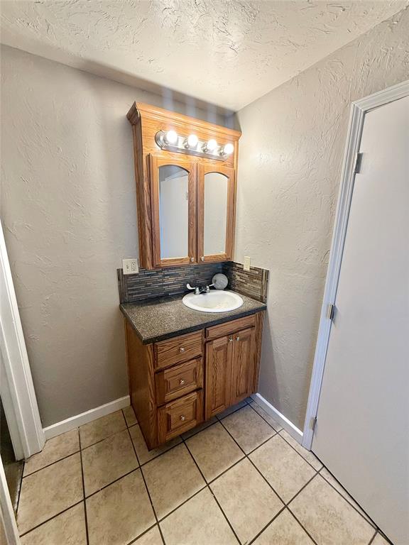 134 S Grand Avenue Property Photo 9