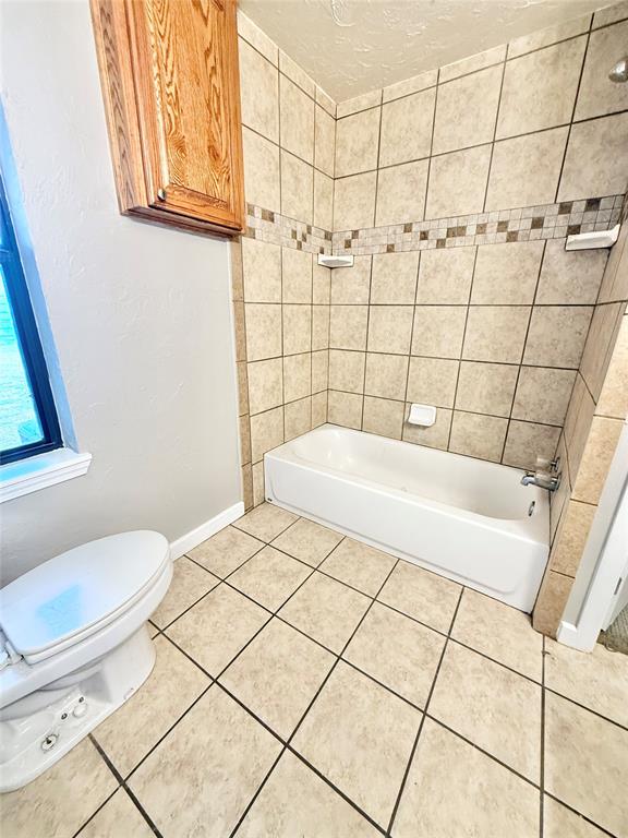 134 S Grand Avenue Property Photo 10