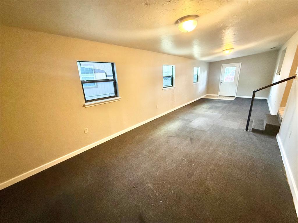 134 S Grand Avenue Property Photo 15