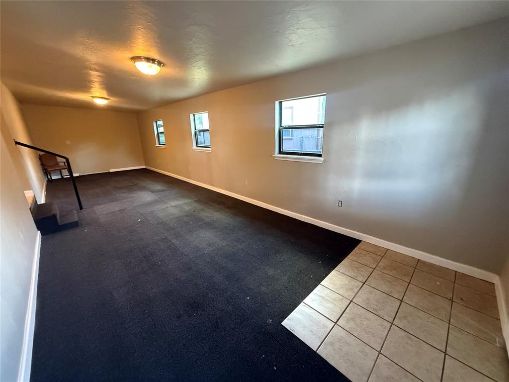 134 S Grand Avenue Property Photo 16