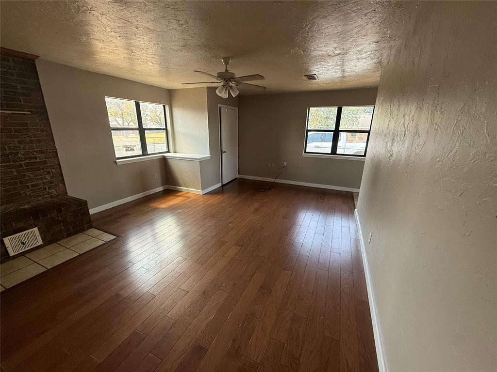 134 S Grand Avenue Property Photo 18