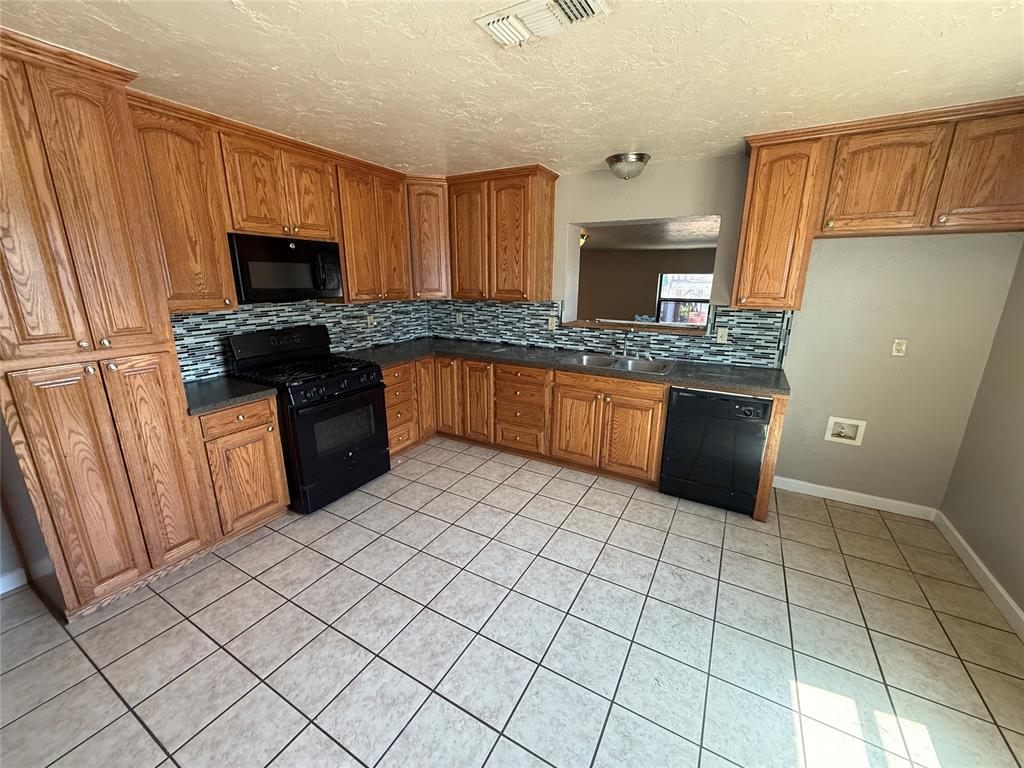 134 S Grand Avenue Property Photo 19