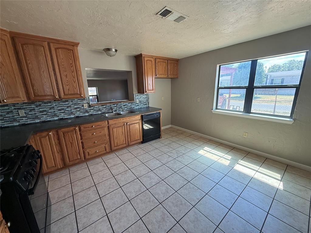 134 S Grand Avenue Property Photo 20