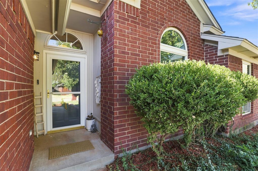 10708 Nw 35th Street Property Photo 2