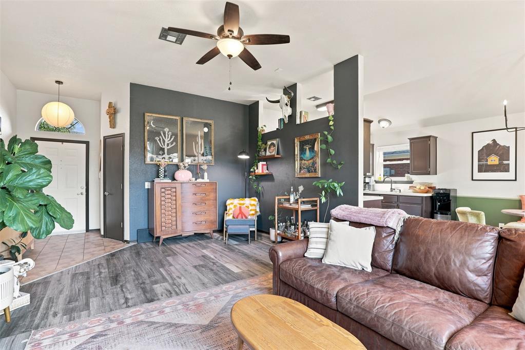 10708 Nw 35th Street Property Photo 5