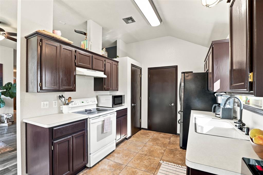 10708 Nw 35th Street Property Photo 7