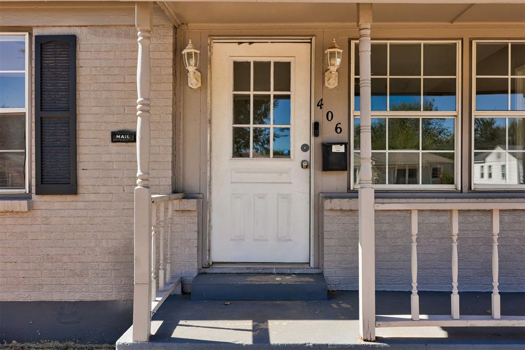 406 E Rose Drive Property Photo 3