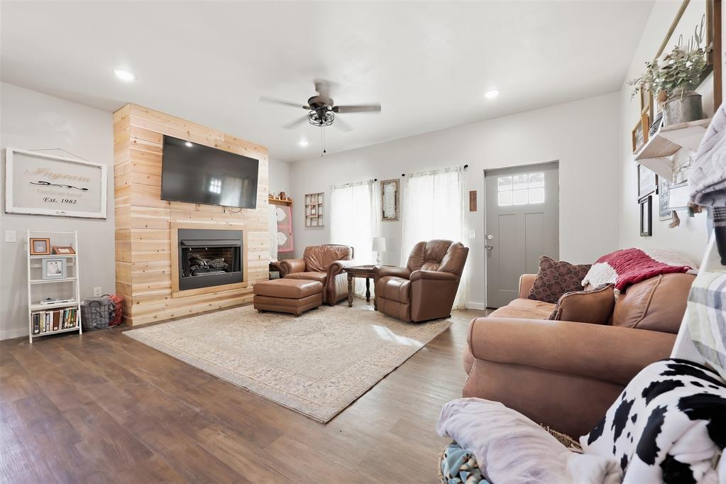 16721 Dover Road Property Photo 2