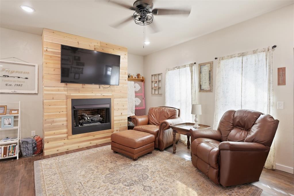 16721 Dover Road Property Photo 3