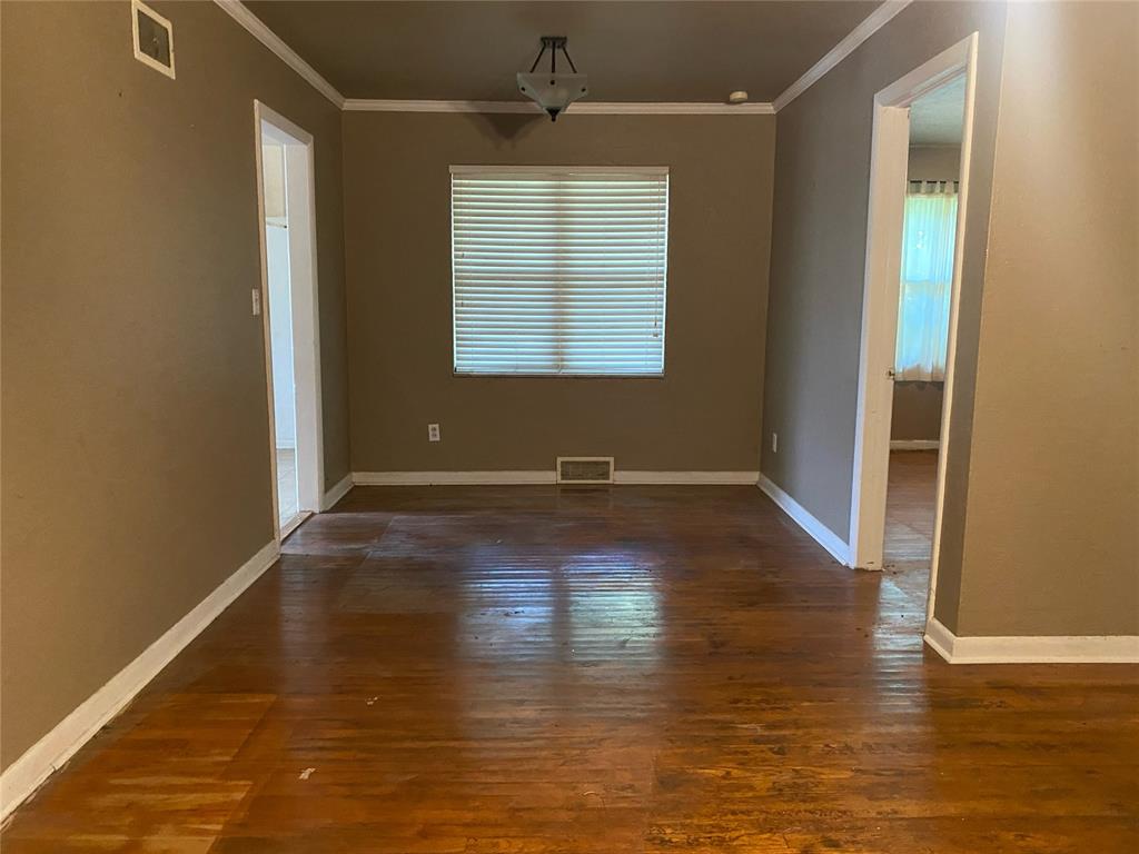 4912 N Cromwell Avenue Property Photo 5