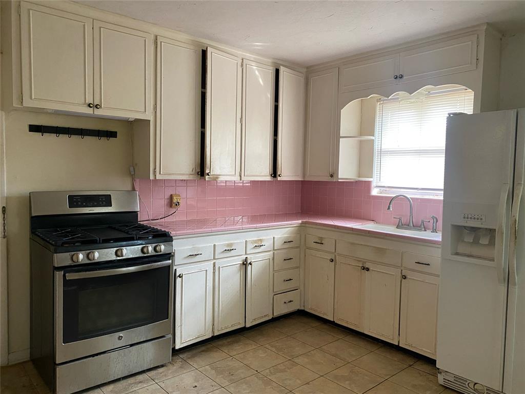 4912 N Cromwell Avenue Property Photo 7