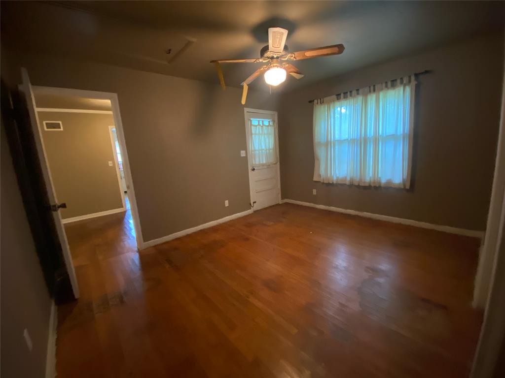 4912 N Cromwell Avenue Property Photo 9