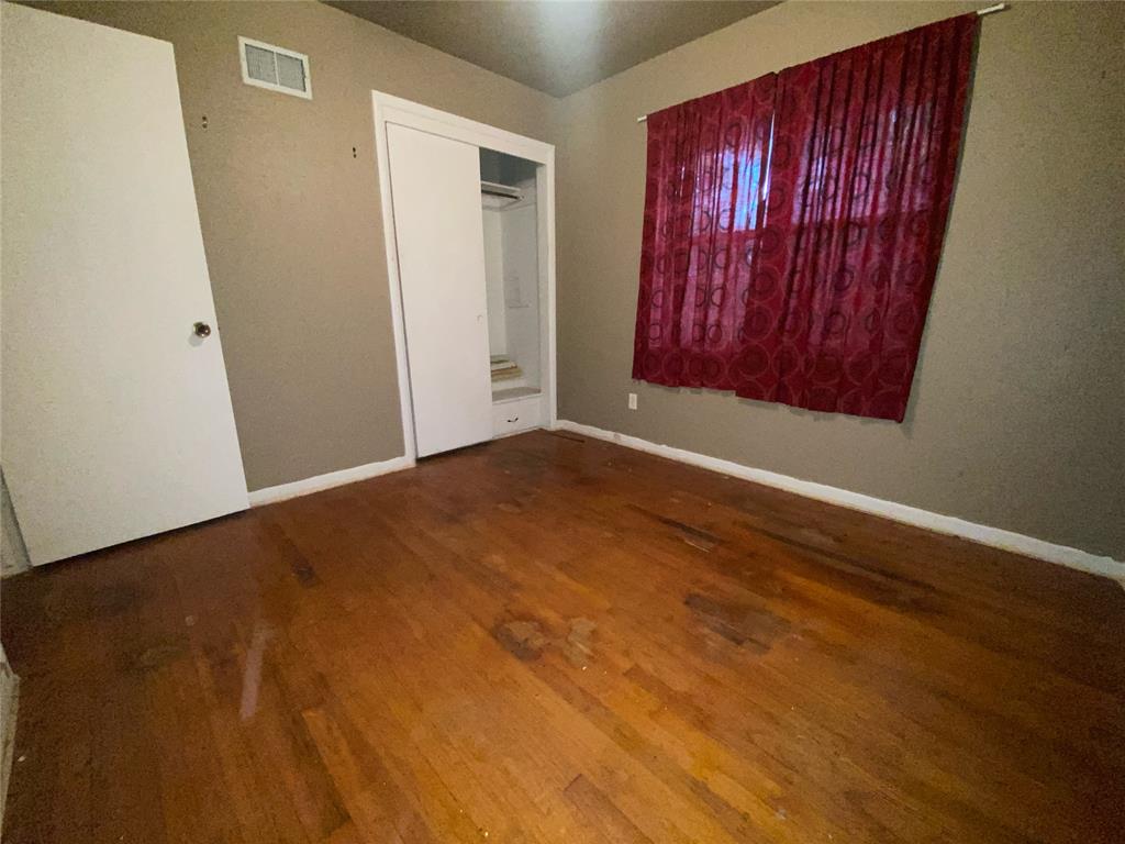 4912 N Cromwell Avenue Property Photo 15