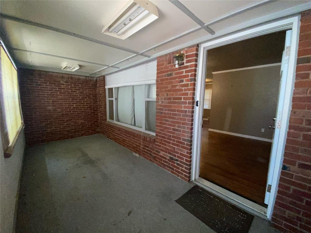 4912 N Cromwell Avenue Property Photo 18