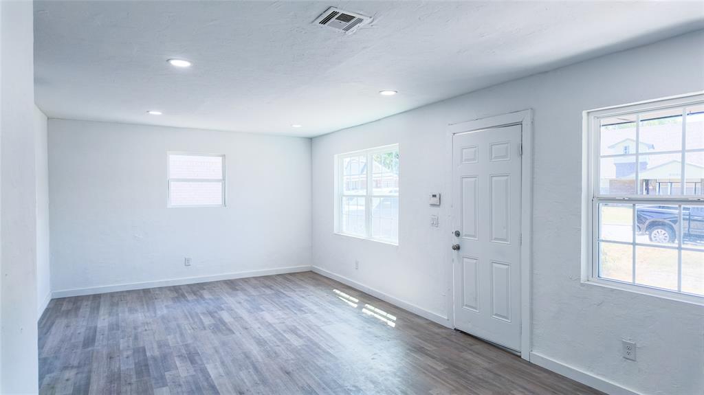 6032 S Drexel Avenue Property Photo 6