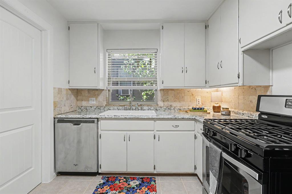 47 E 14th Street Property Photo 8