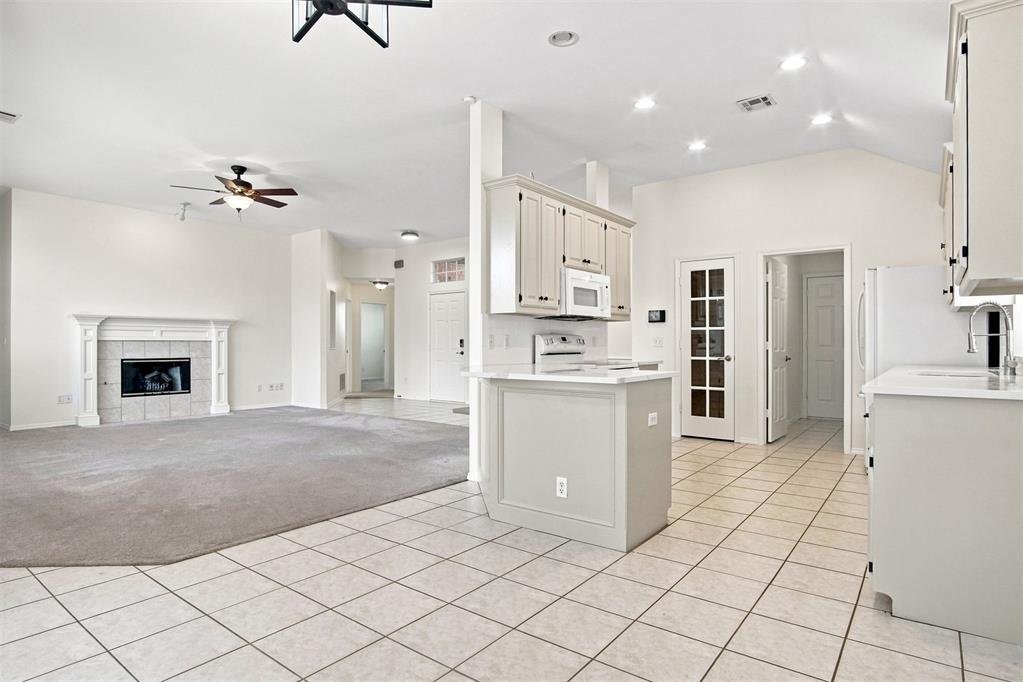 8312 Nw 75th Street Property Photo 2