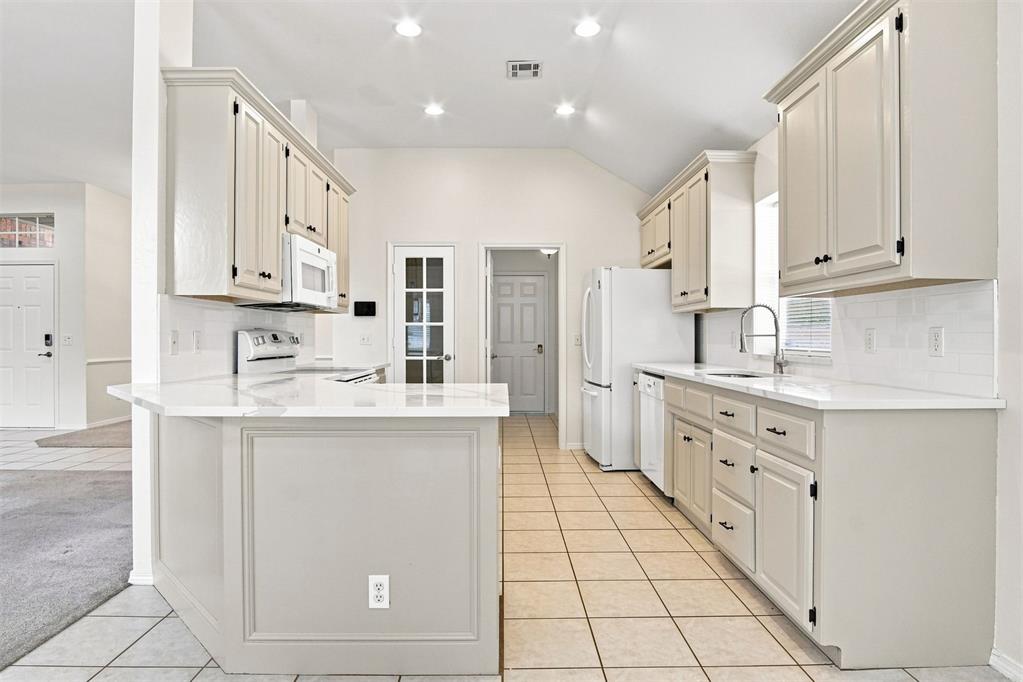8312 Nw 75th Street Property Photo 5
