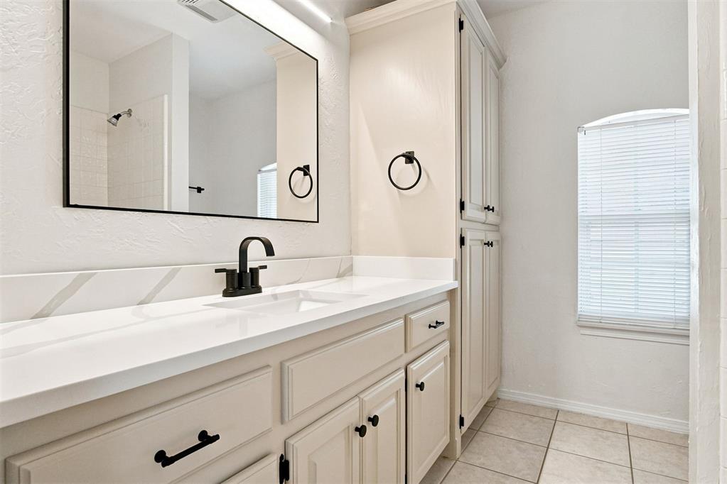8312 Nw 75th Street Property Photo 9