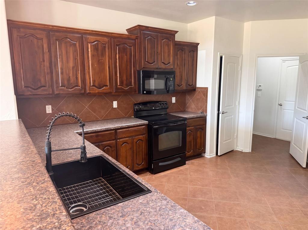 11208 Nw 97th Street Property Photo 2