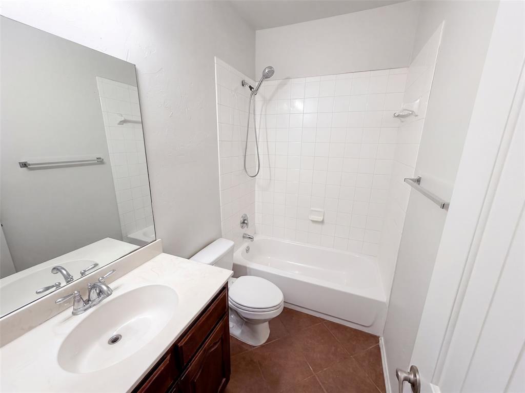 11208 Nw 97th Street Property Photo 14