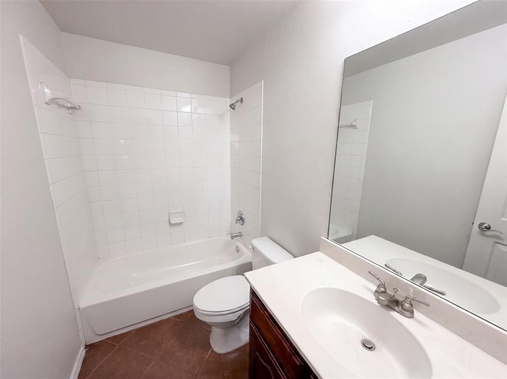 11208 Nw 97th Street Property Photo 15