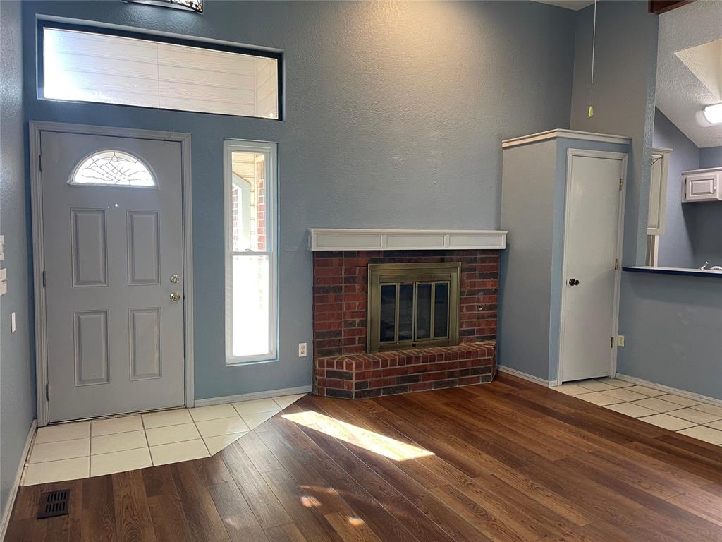2314 N Lincoln Avenue Property Photo 4