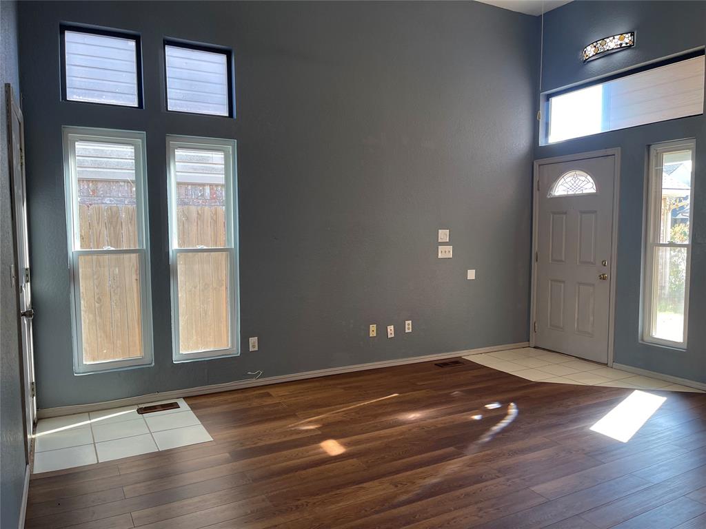 2314 N Lincoln Avenue Property Photo 5