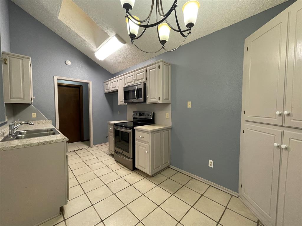 2314 N Lincoln Avenue Property Photo 7
