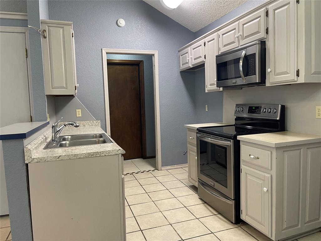 2314 N Lincoln Avenue Property Photo 8