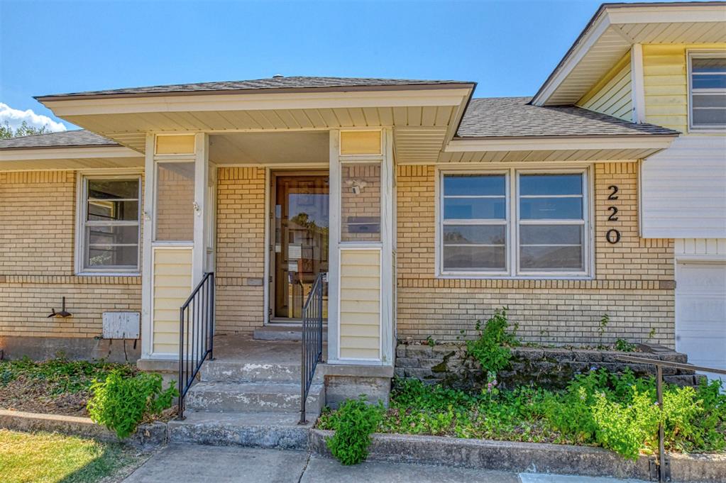 220 W Glenhaven Drive Property Photo 3
